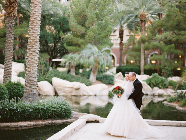 classic JW Mariott Las Vegas Wedding | las vegas wedding photographer | gaby j photography | ruby finch salon | thimbleberry house | allure bridal