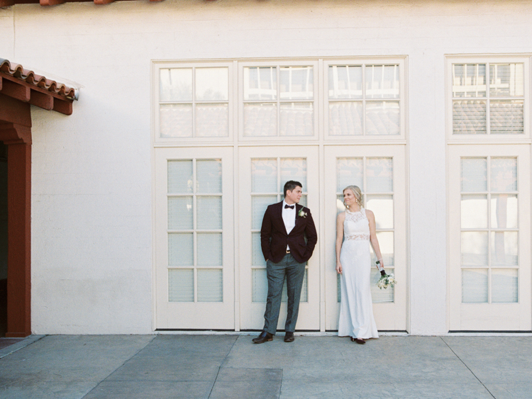 historic fifth street school wedding | gaby j photography | las vegas wedding photographer | family gathering winter wedding inspiration