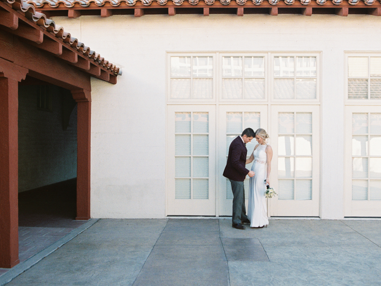 historic fifth street school wedding | gaby j photography | las vegas wedding photographer | family gathering winter wedding inspiration