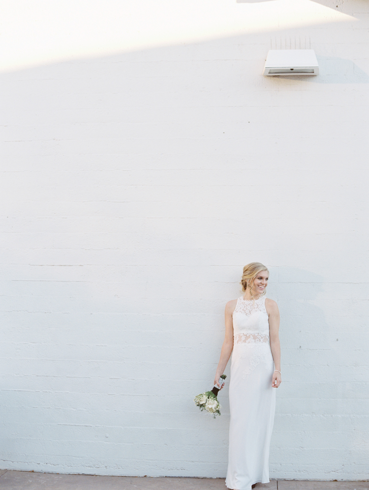 historic fifth street school wedding | gaby j photography | las vegas wedding photographer | family gathering winter wedding inspiration