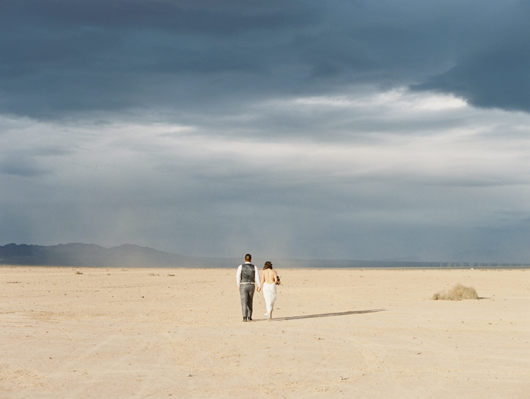 desert dust storm wedding | las vegas elopement photographer | gaby j photography | flora pop