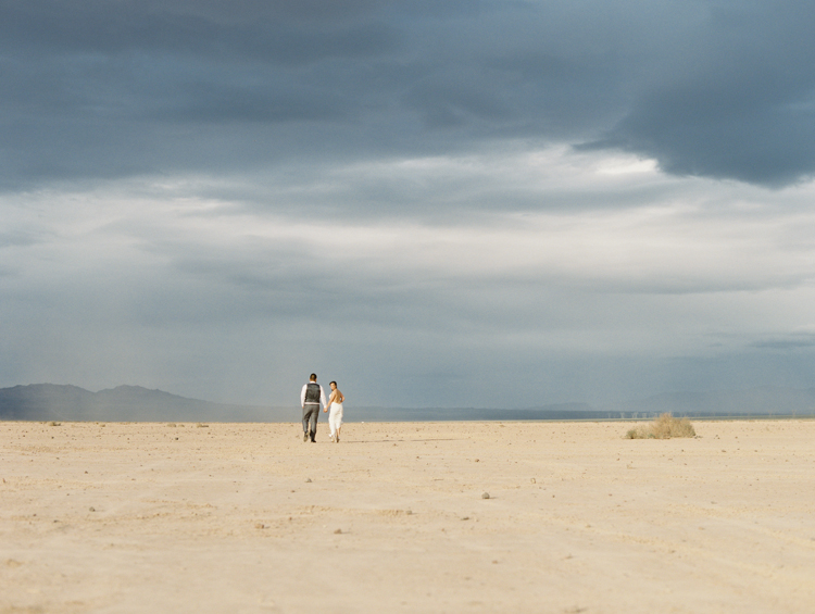 desert dust storm wedding | las vegas elopement photographer | gaby j photography | flora pop elopement