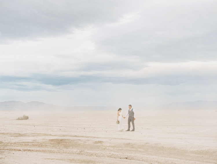 desert dust storm wedding | las vegas elopement photographer | gaby j photography | flora pop elopement