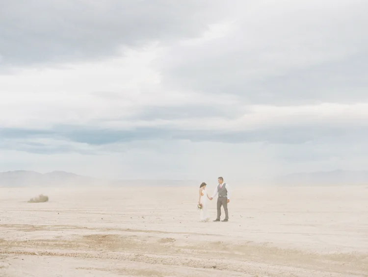 desert dust storm wedding | las vegas elopement photographer | gaby j photography | flora pop elopement