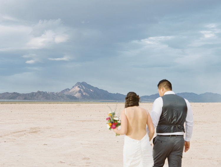 desert dust storm wedding | las vegas elopement photographer | gaby j photography | flora pop elopement