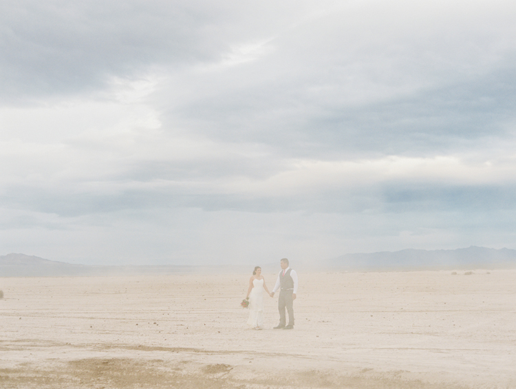 desert dust storm wedding | las vegas elopement photographer | gaby j photography | flora pop elopement