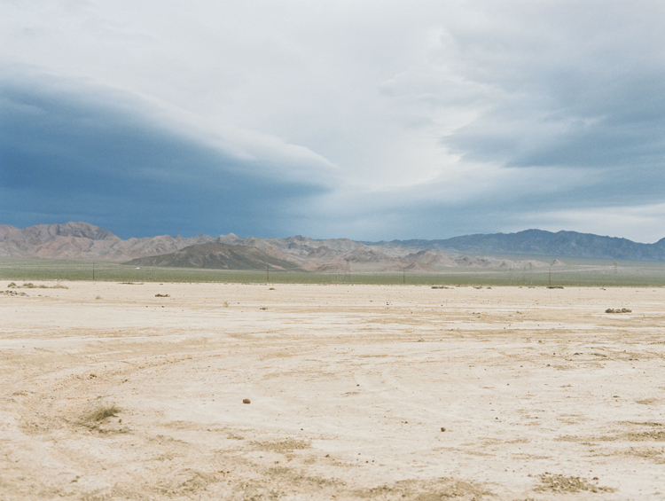 desert dust storm wedding | las vegas elopement photographer | gaby j photography | flora pop elopement