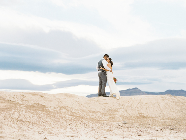 desert dust storm wedding | las vegas elopement photographer | gaby j photography | flora pop elopement