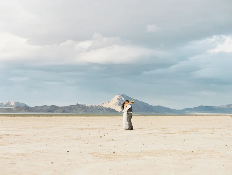 desert dust storm wedding | las vegas elopement photographer | gaby j photography | flora pop elopement