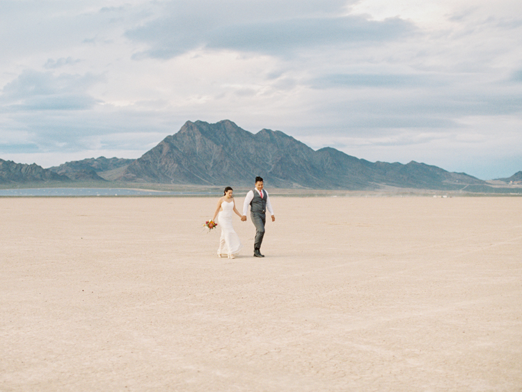 desert dust storm wedding | las vegas elopement photographer | gaby j photography | flora pop elopement