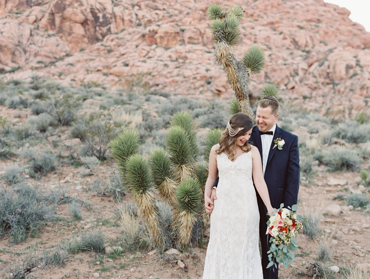 small wedding at red rock canyon national park | desert elopement | gaby j photography | las vegas elopement | danani handmade adornments | opal floral | peachy keen unions