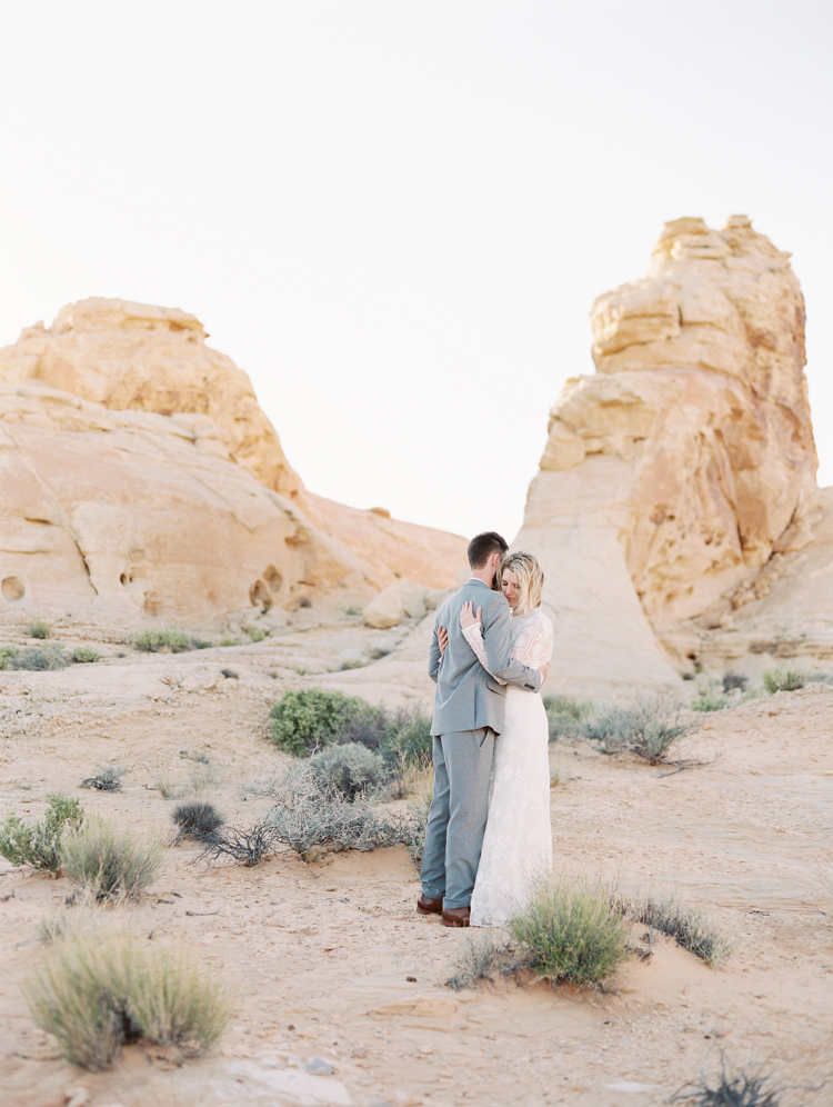 amangiri inspired desert wedding | amangiri desert elopement | gaby j photography | flora pop | desert elopement