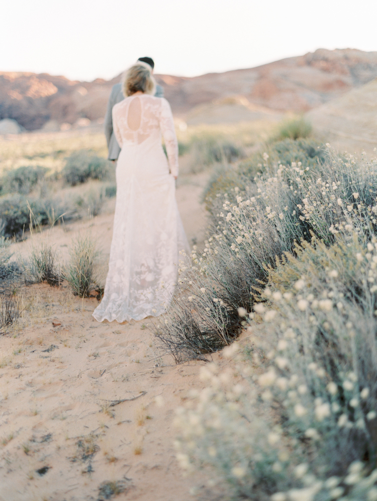 amangiri inspired desert wedding | amangiri desert elopement | gaby j photography | flora pop | desert elopement