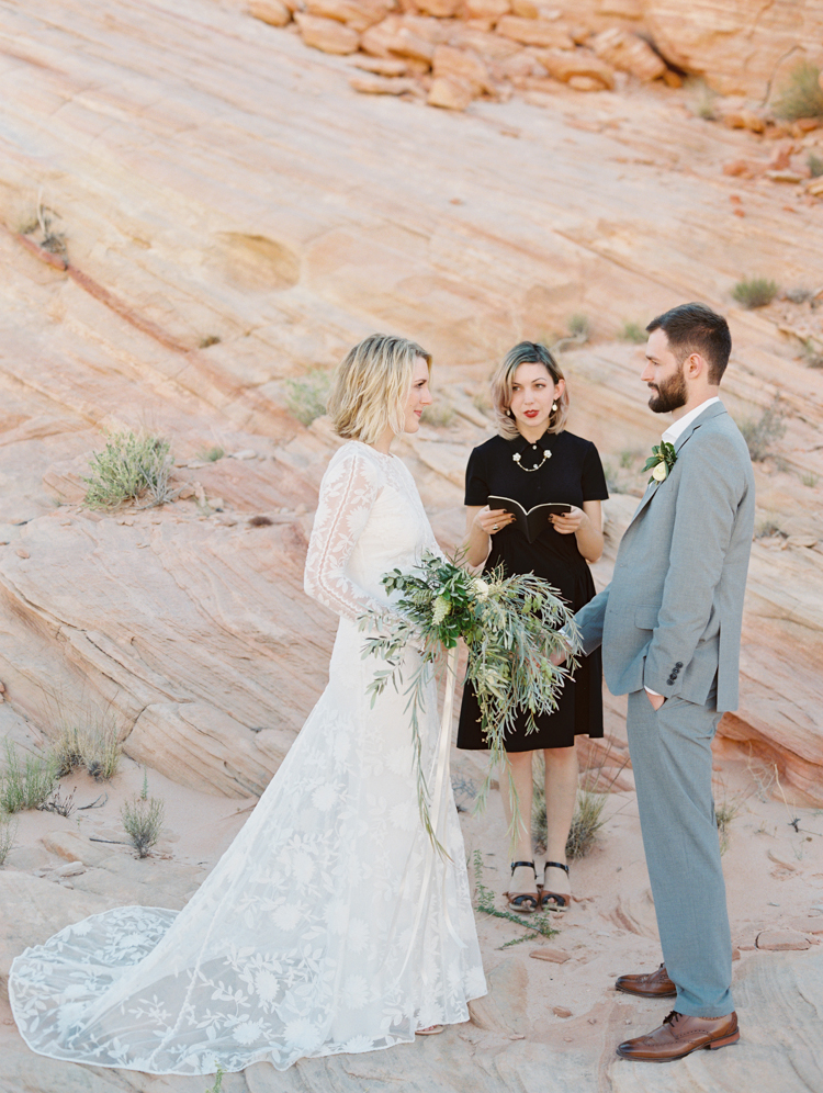 amangiri inspired desert wedding | amangiri desert elopement | gaby j photography | flora pop | desert elopement