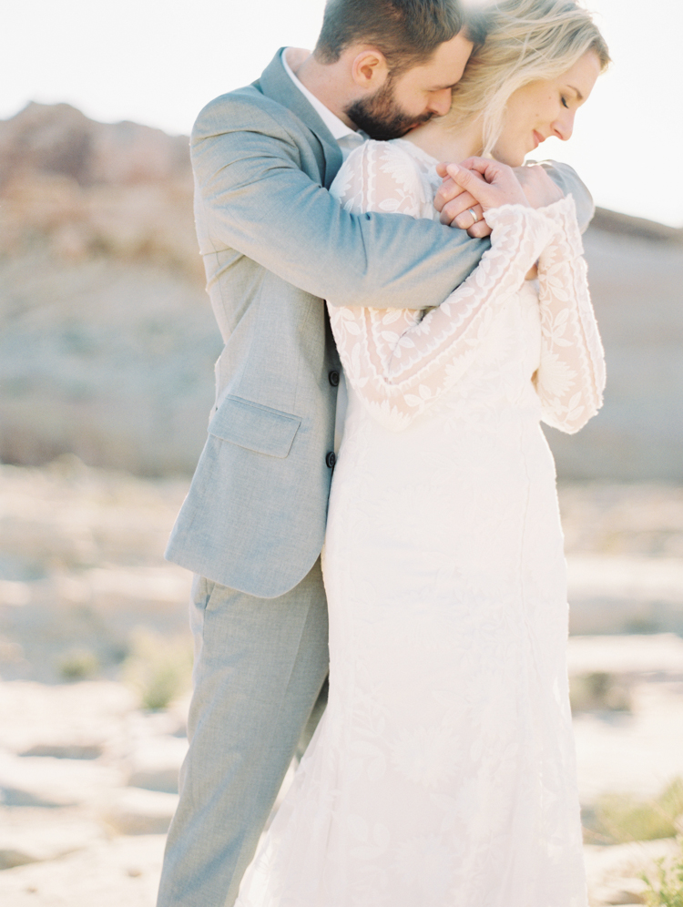 amangiri inspired desert wedding | amangiri desert elopement | gaby j photography | flora pop | desert elopement