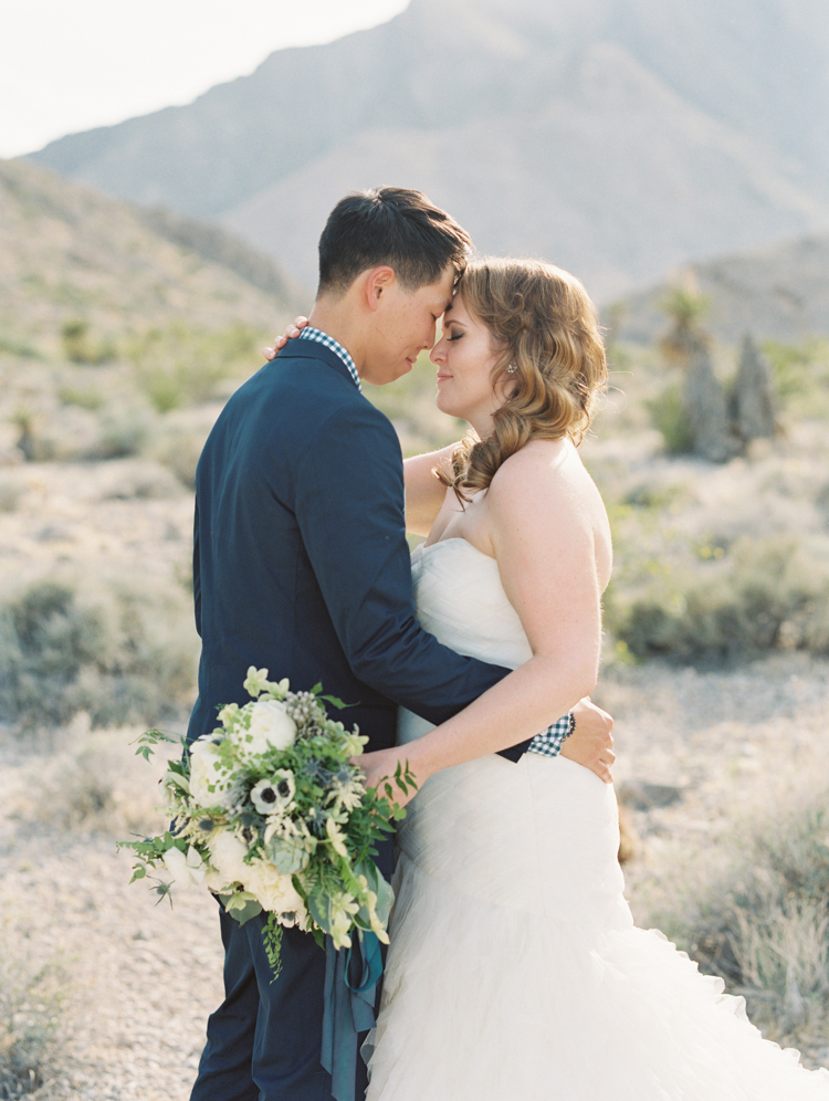 modern and classic destination vegas wedding | red rock resort wedding | gaby j photography | las vegas wedding photographers