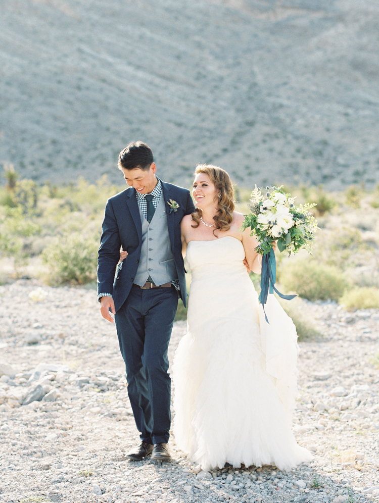 modern and classic destination vegas wedding | red rock resort wedding | gaby j photography | las vegas wedding photographers