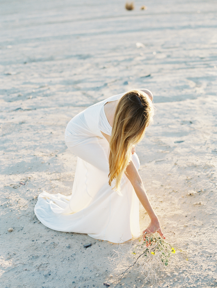 las vegas desert elopement photographers | gaby j photography | desert elopement inspiration