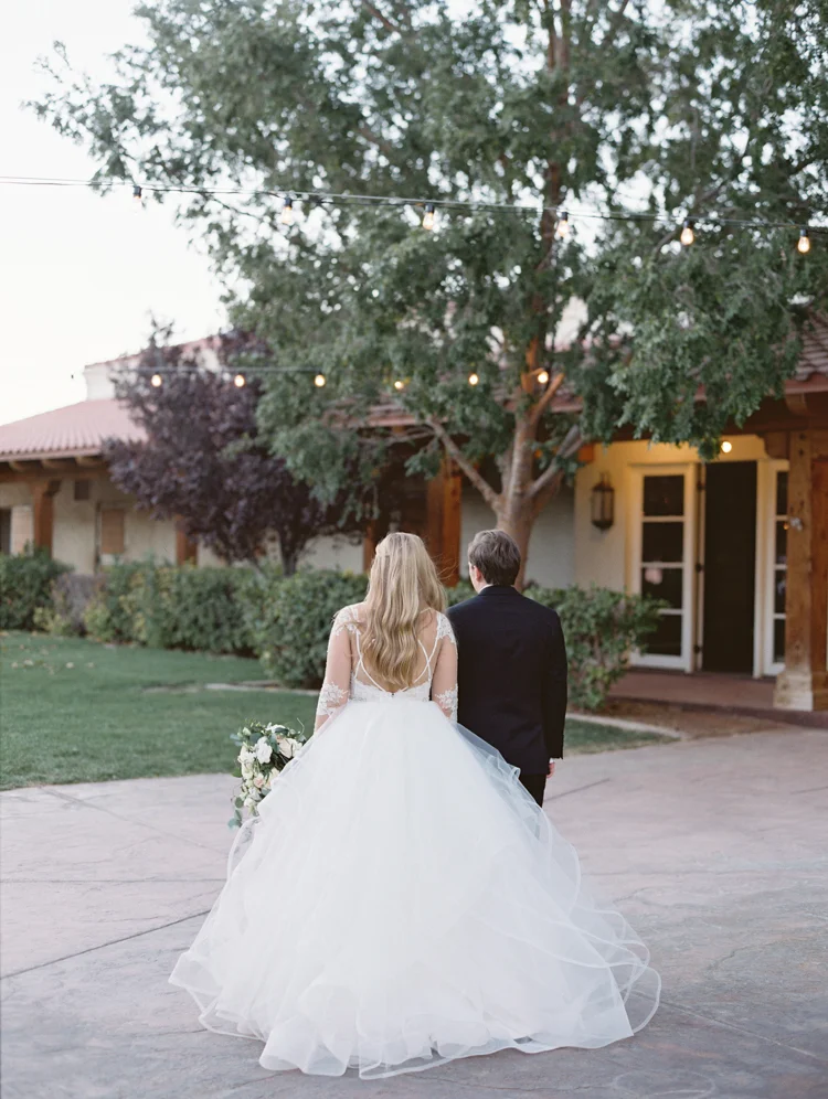 classic and romantic wedding in las vegas