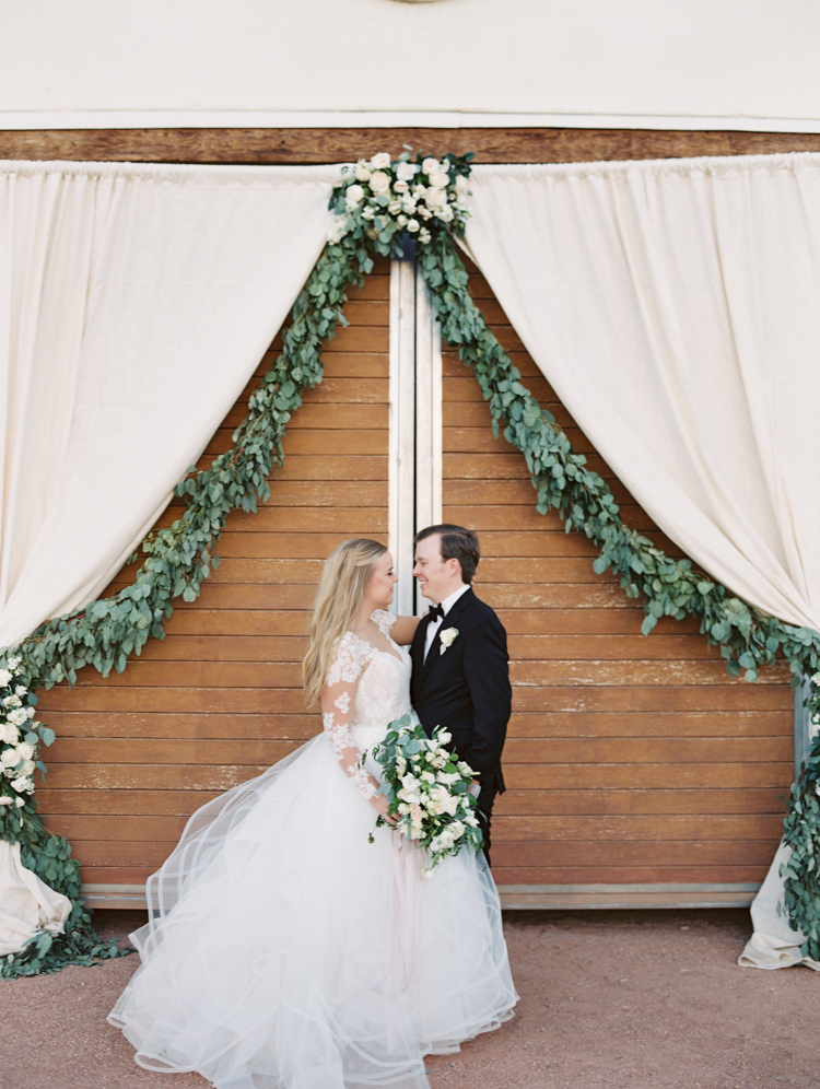 classic and romantic wedding in las vegas