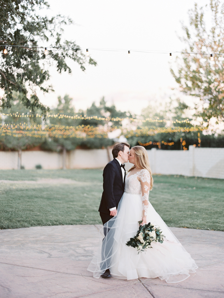 timeless and romantic wedding in las vegas