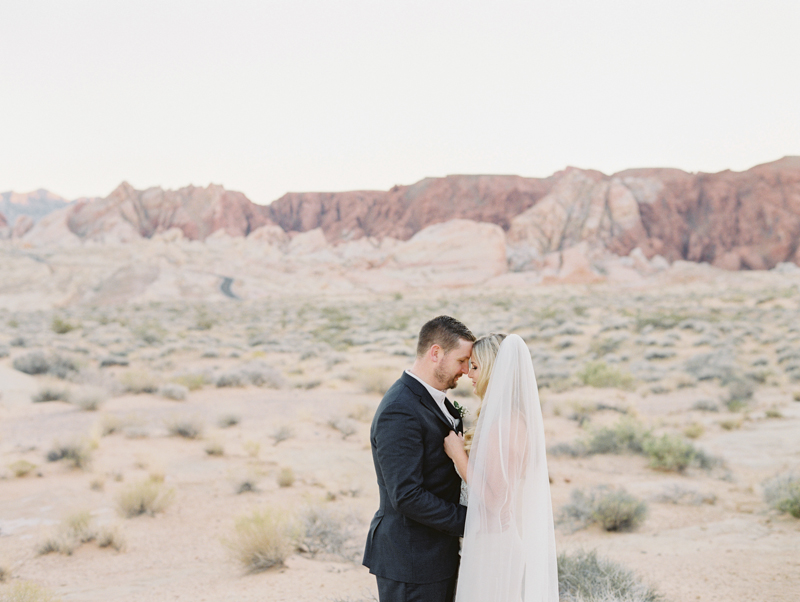 las vegas desert elopement ceremony locations