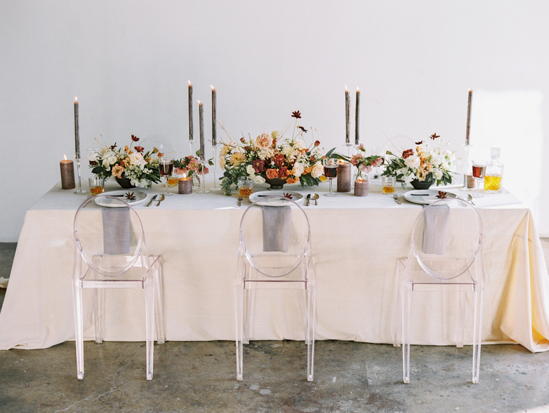 modern wedding table ideas with ghost chairs