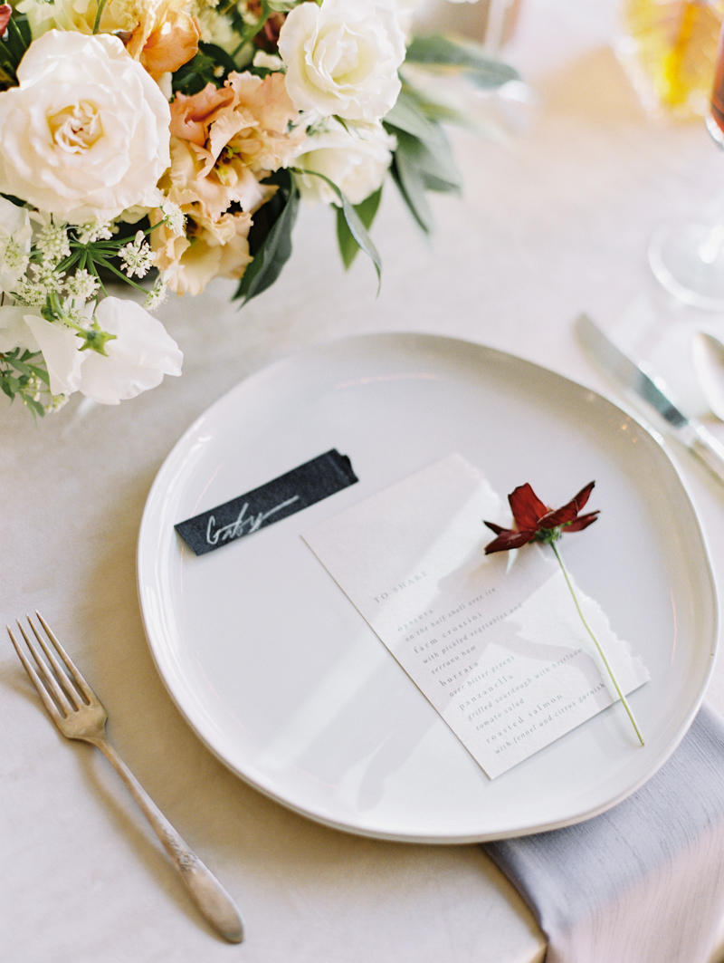 minimal and modern wedding menu and name cards 