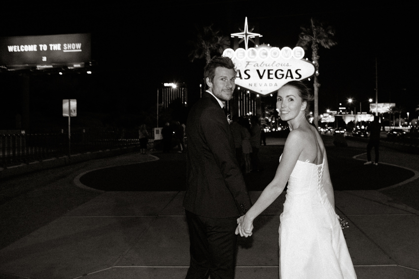 las vegas sign wedding photography