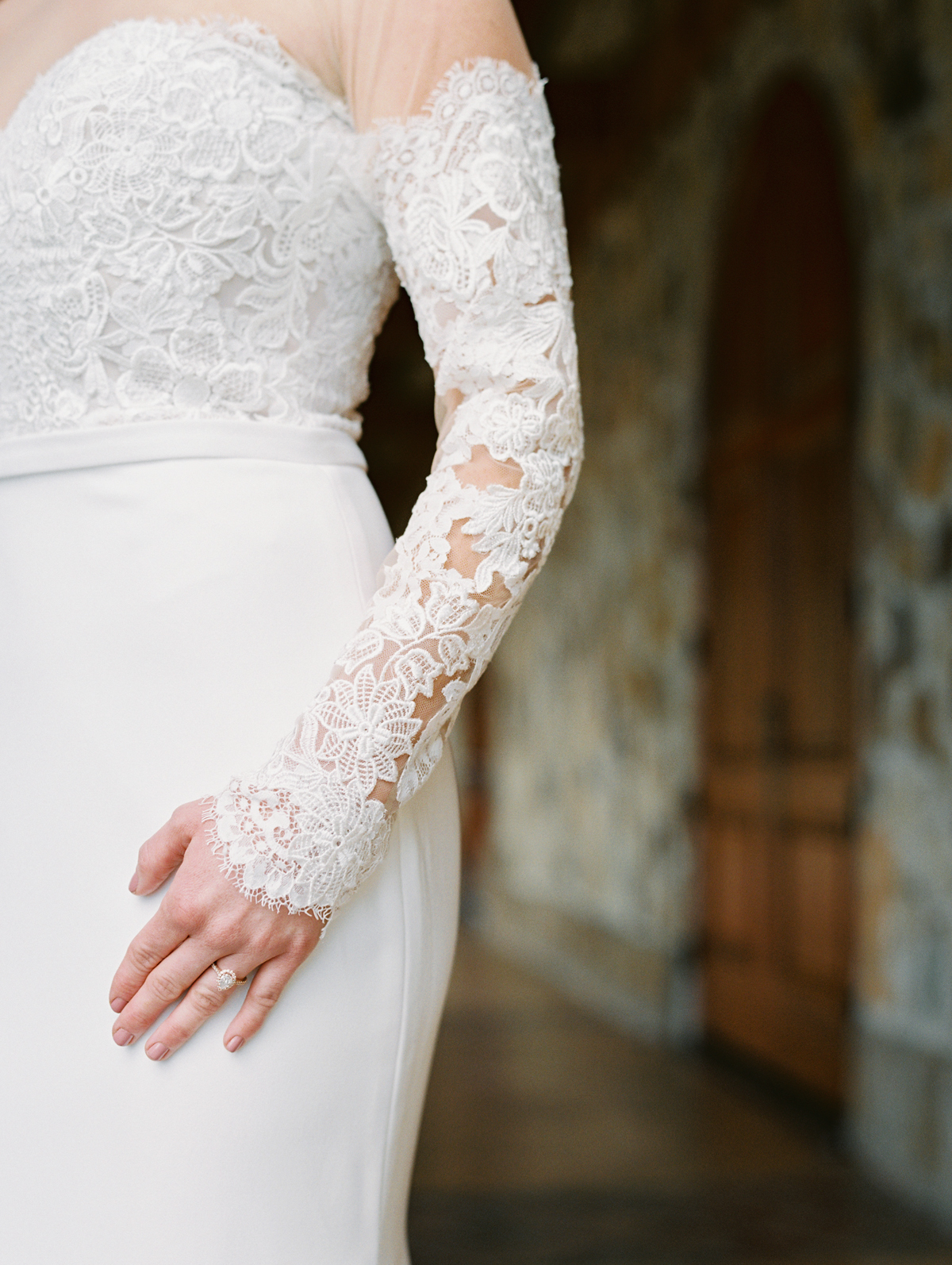 wedding dress with lace sleeves 