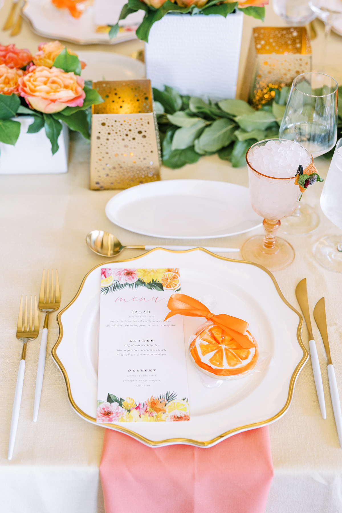 summer weddings with bright colors and fruit