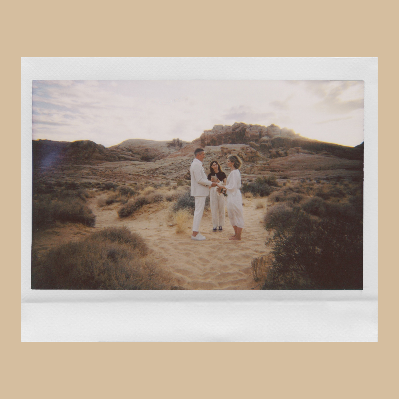 using polaroids in your wedding