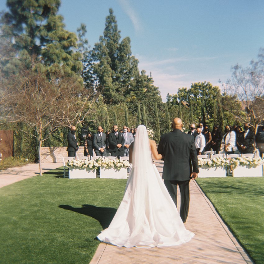 dad walking daughter down the aisle