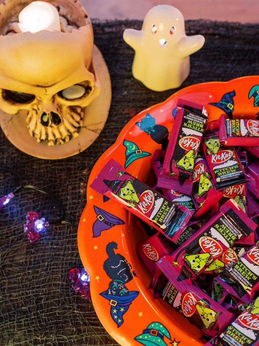 witches brew kit kat candy