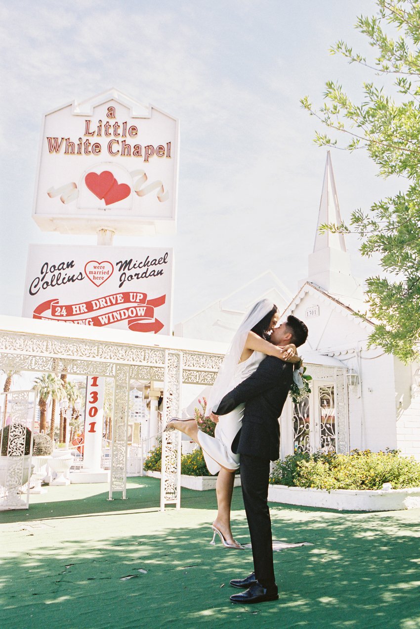 elopement at little white chapel