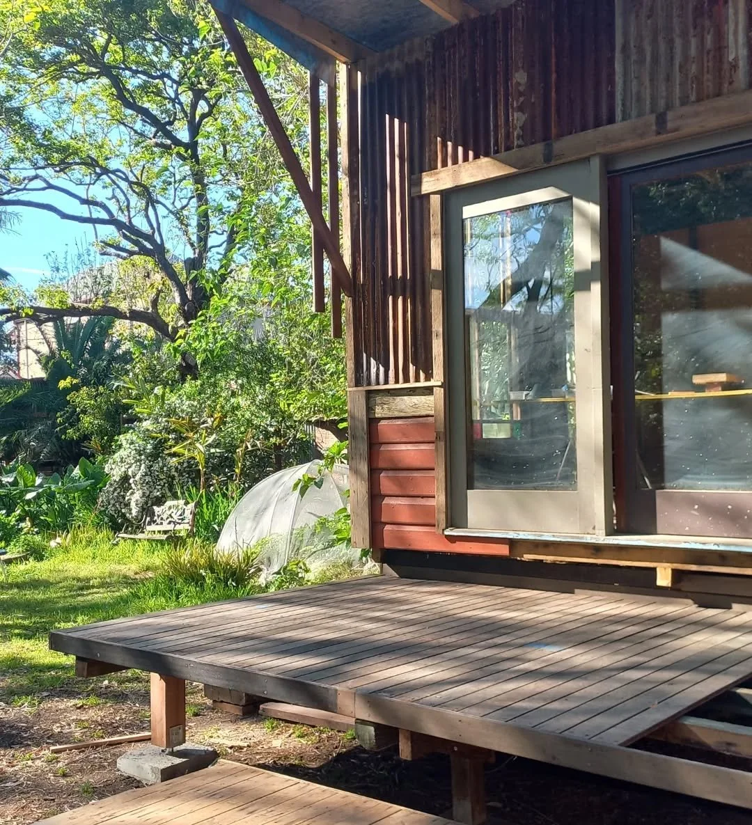 Second Hand Rustic Cabin. Craftsperson and Handyman in Newcastle for small construction including decks and pergolas and cabins and Tiny Houses.