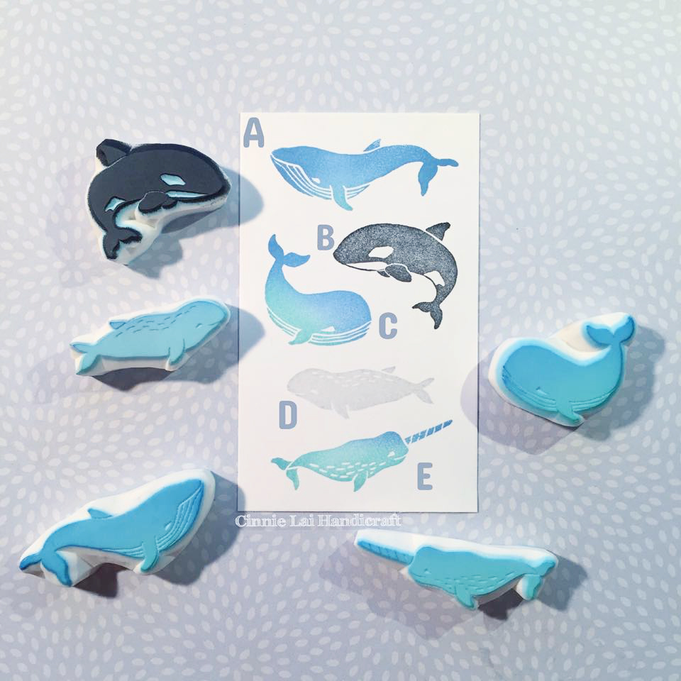 仙妮手作 (FB: cinnielaihandicraft) 主打手工橡皮章創作,包括︰人像、海洋、星空同小動物。為今次市集,仲出咗好多新款印章同Postcard添!你都快啲嚟試印啦!