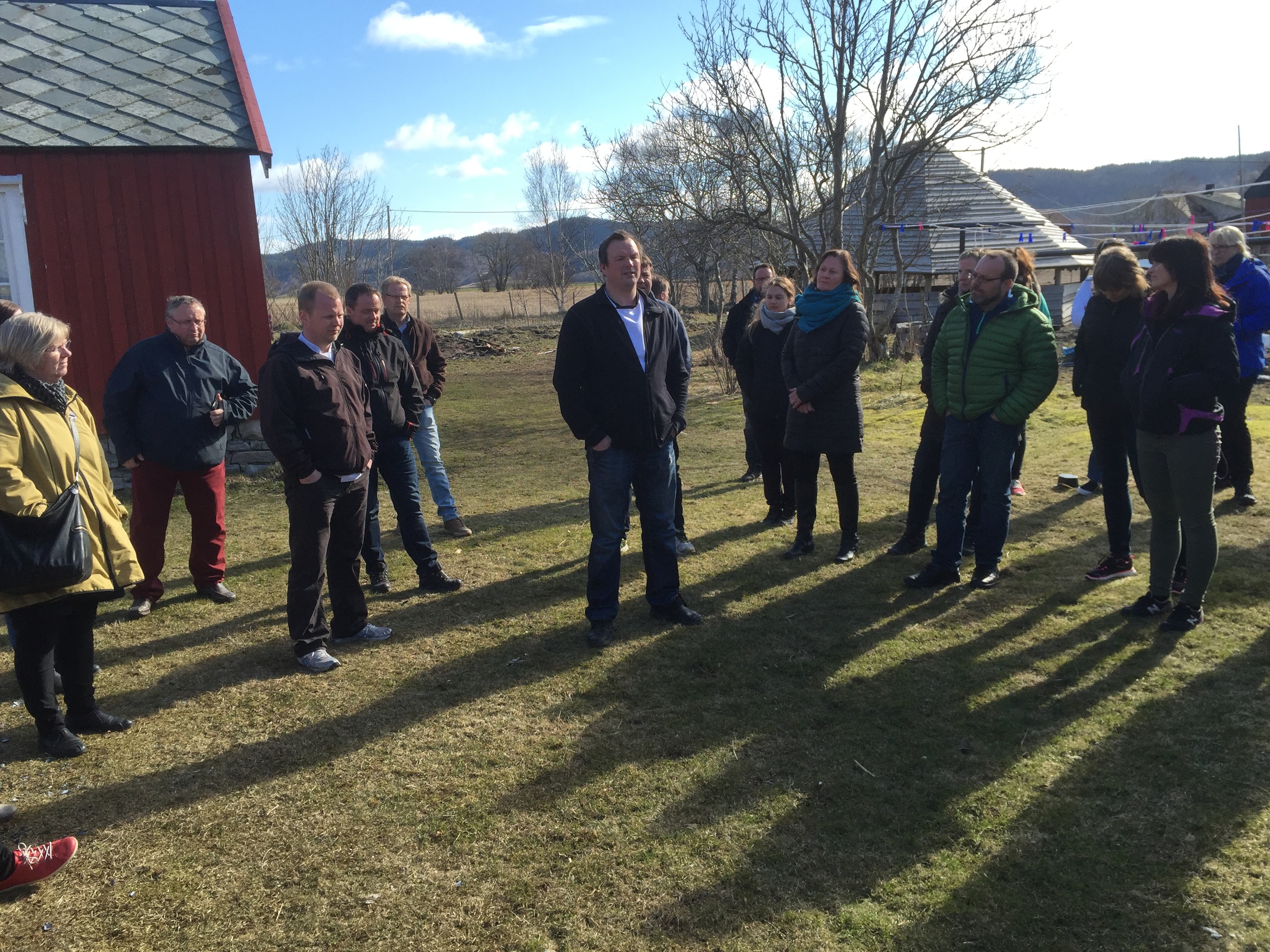 Her Forteller Bjørn Erik Vangen og Stig Bjørn Mandal om driften av gården og filosofien rundt dette. Å rets ribbe 2015 kom fra Nøst Gård og var av økologisk frilandsgris.