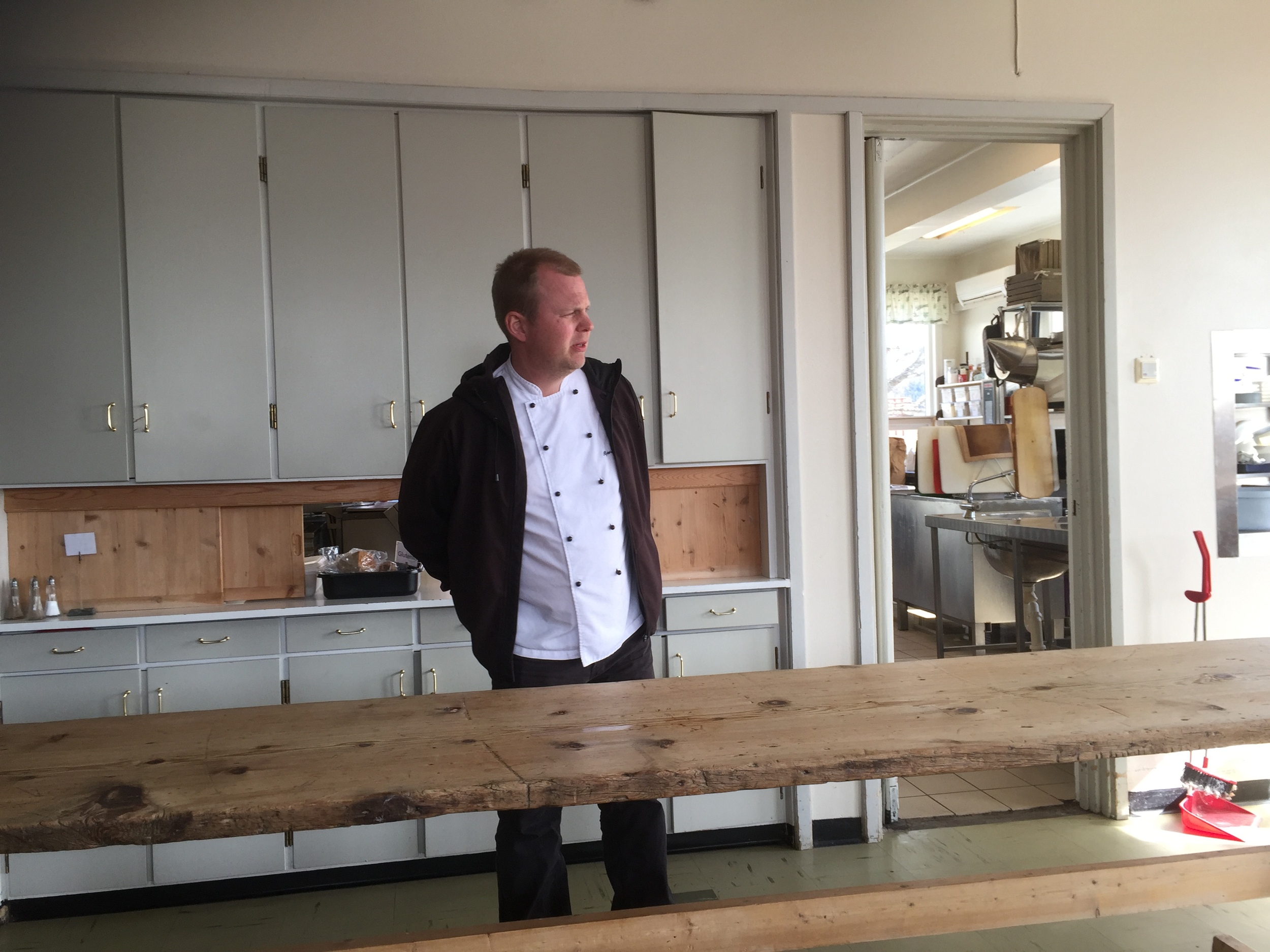 Bjørn Erik Vangen forteller om driften på Fosen folkehøyskole, hvordan de har lyktes med 90% økologisk eller mer til et kostøre på 65,- dagen. Det må sies å være særdeles imponerende.