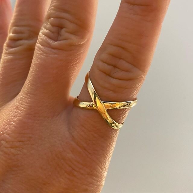 Gamle gifteringer som enkelt blir trendy ved &aring; lodde de sammen🙌🏼 #oldtreasures #gold #skatter #newdesign #redesign #custommade