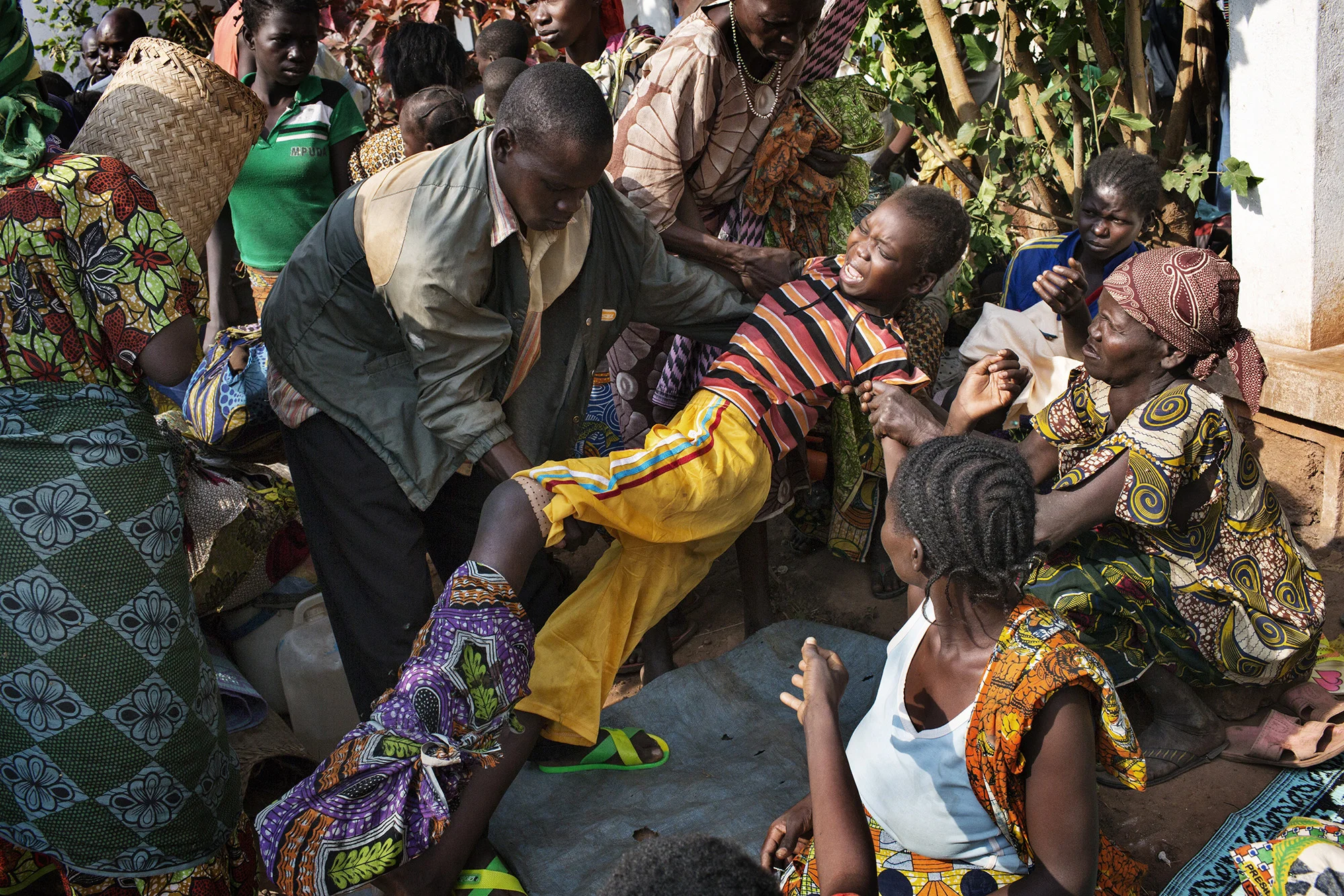  Leonie Remonan is brought into the African Union compound with a gunshot wound. She has been in the bush more many days and the wound has gone septic. Fighting outside the compound means it is too dangerous to cross the road to the hospital. 