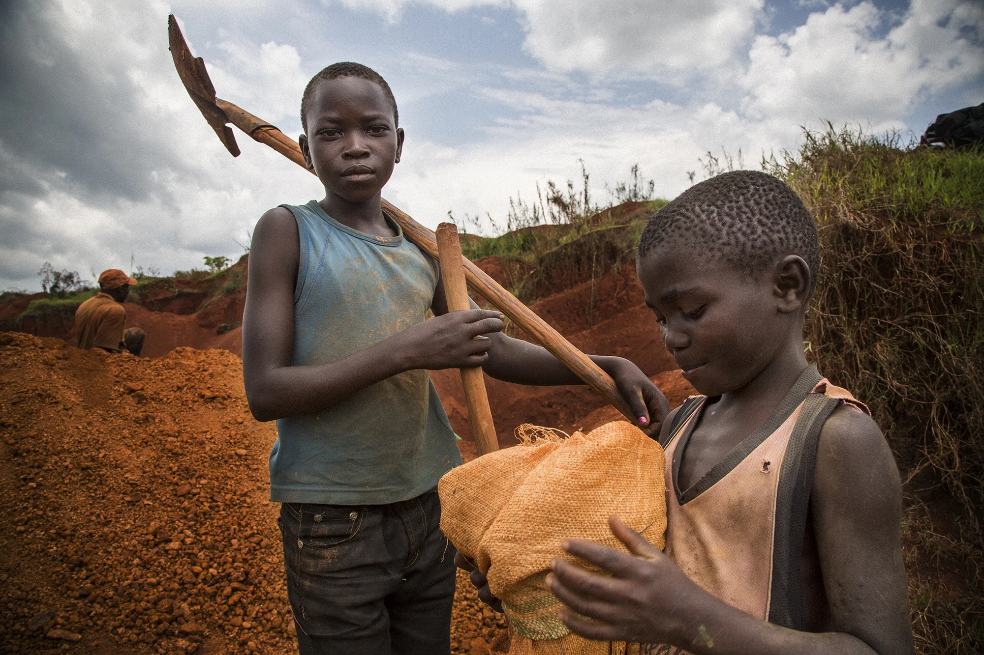 Child Miners deep in rebel controlled area Bavi look for gold. This gold is then smuggled to Uganda and sold to Ugandan military in exchange for weapons. The UN rates the warlord in charge here, Cobra Matata as a gun-for-hire and it seems he is in collusion with some Congolese FARDC troops and Intelligence officers to keep control of the mines at any cost to protect the illegal earning of the Congolese soldiers.