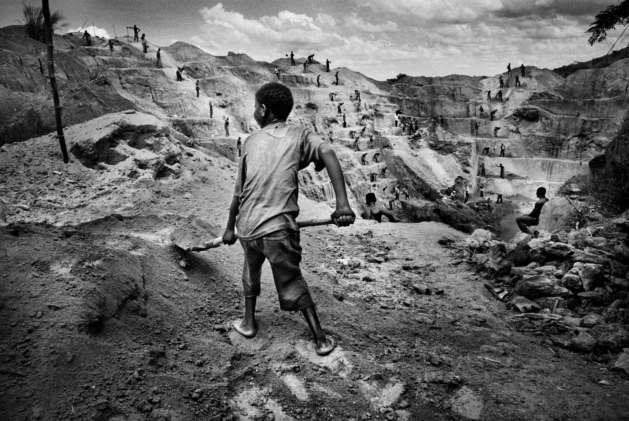A child gold miner in Watsa, northeastern Congo. 2004