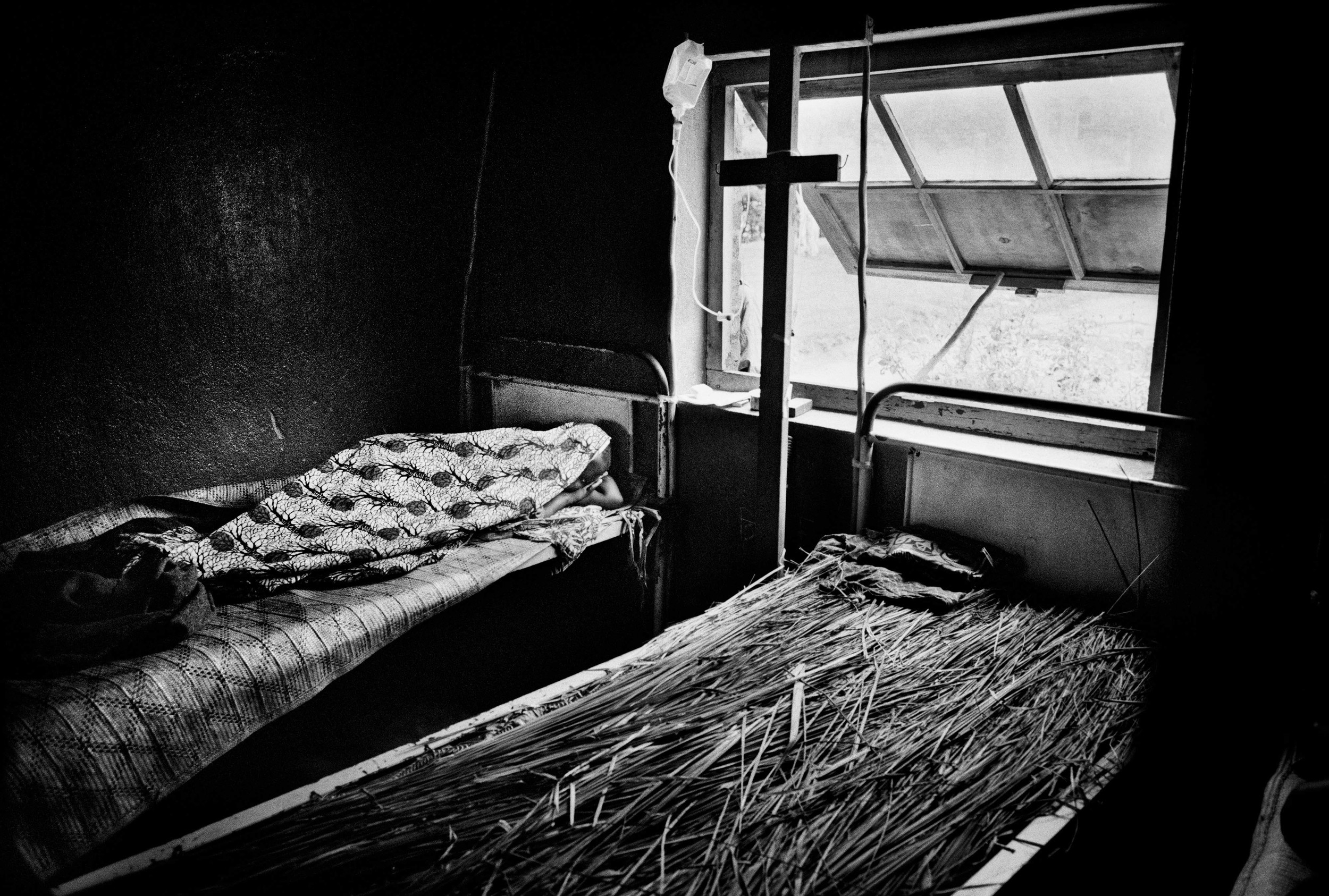 Displaced people are treated in the Catholic mission near Gety camp. The mission hospital was looted by government soldiers during fighting. 2006