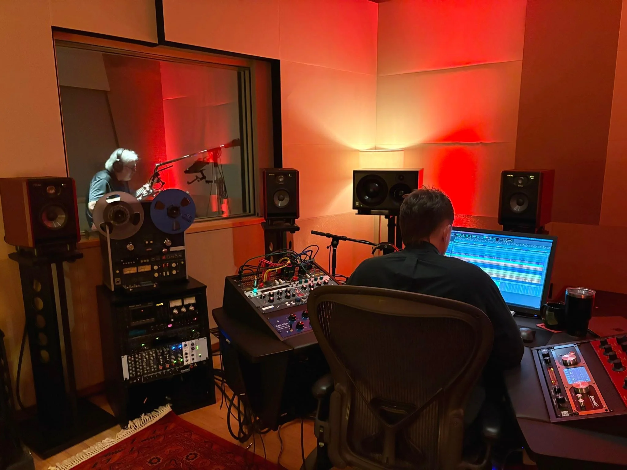 Today was a big day!  I recorded ukulele with Dave Brow and horns with Jackson Polcaro (sax), Adam Robey (trombone) and Bridger Bush (trumpet)!

Thanks to Jason Peets for engineering the session and Garri George for arranging the horns!

#sweetwater 