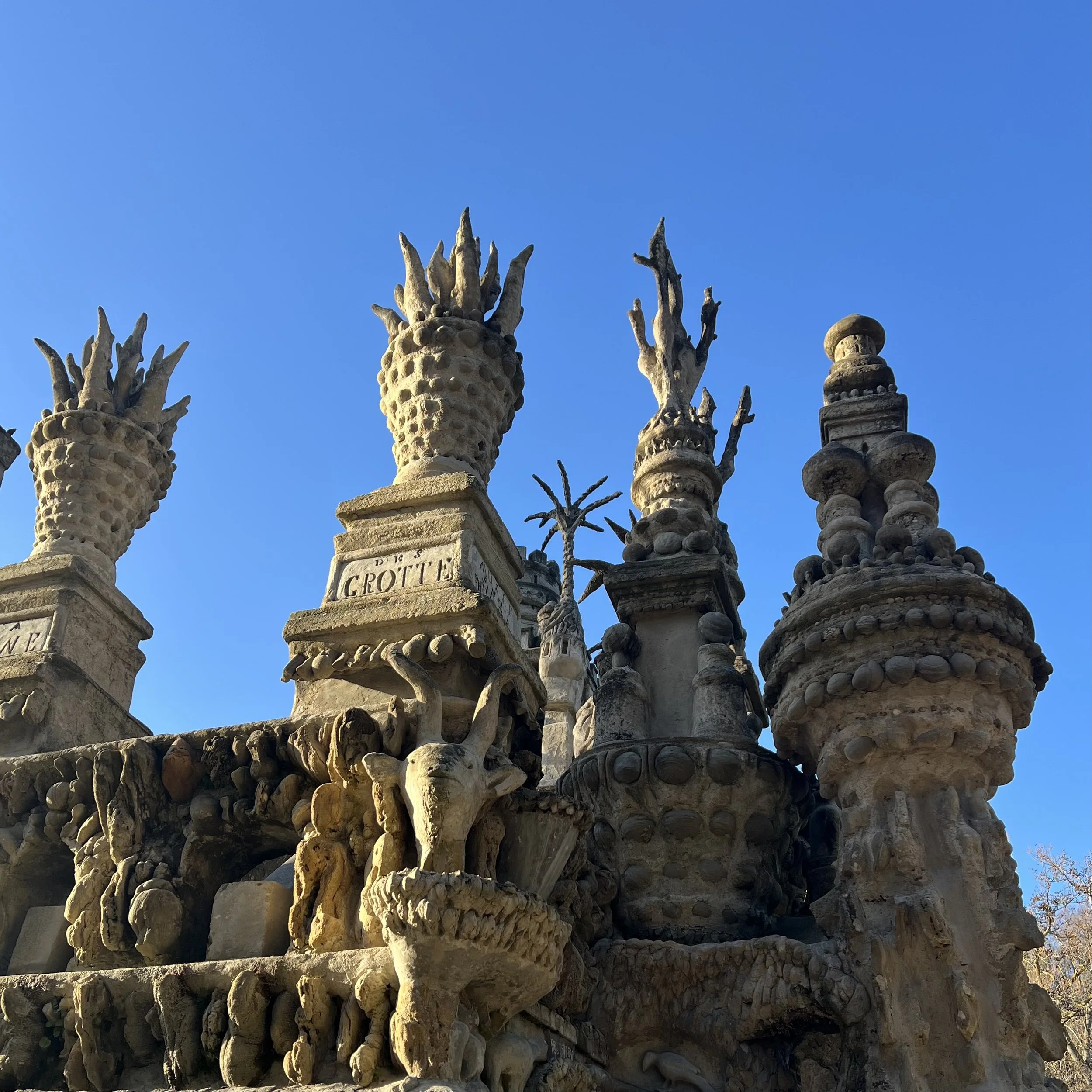 PARADE, Palais idéal du Facteur Cheval