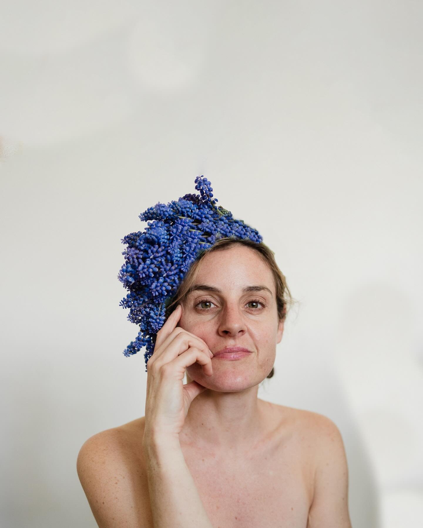 2024 wearable flowers continue: grape hyacinth (thanks @unclejohndavid and @auntcarly for the flowers) half headbands / wig! I love loooove loved making this one! Who has ideas for upcoming blooms: lily of the valley (😍), peonies (😍😍),and bachelor