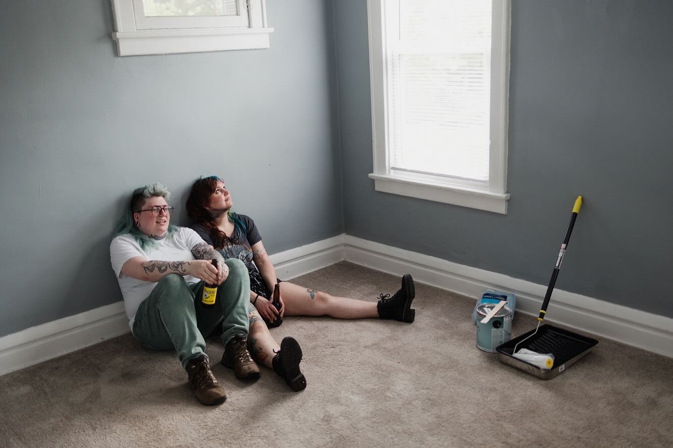 A session to remember: our first place together 🖌️ 🌈 also: moving is exhausting 🥵