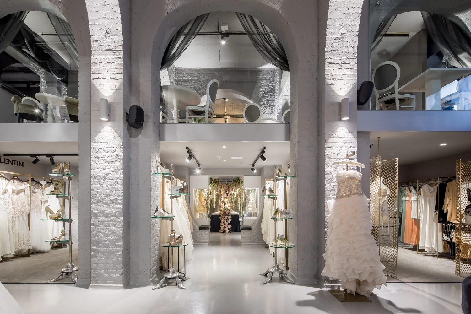 Going to the Chapel Located in London, The Wedding Gallery’s modern design reinforces its host building’s timeless beauty.