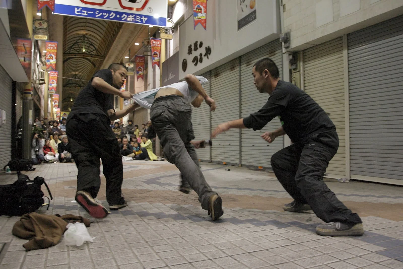 Contact Gonzo_Photographer_Toda Yoichi.jpg